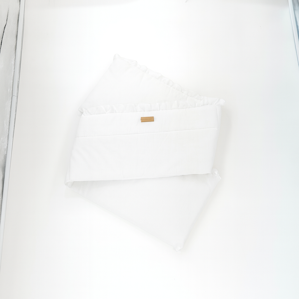 Bedomrander – FRILL Collectie – Wit – 180×32 cm – met sierlijke ruches – ademend katoen – met striklinten