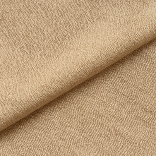 Close-up van zachte beige babystof, netjes gevouwen