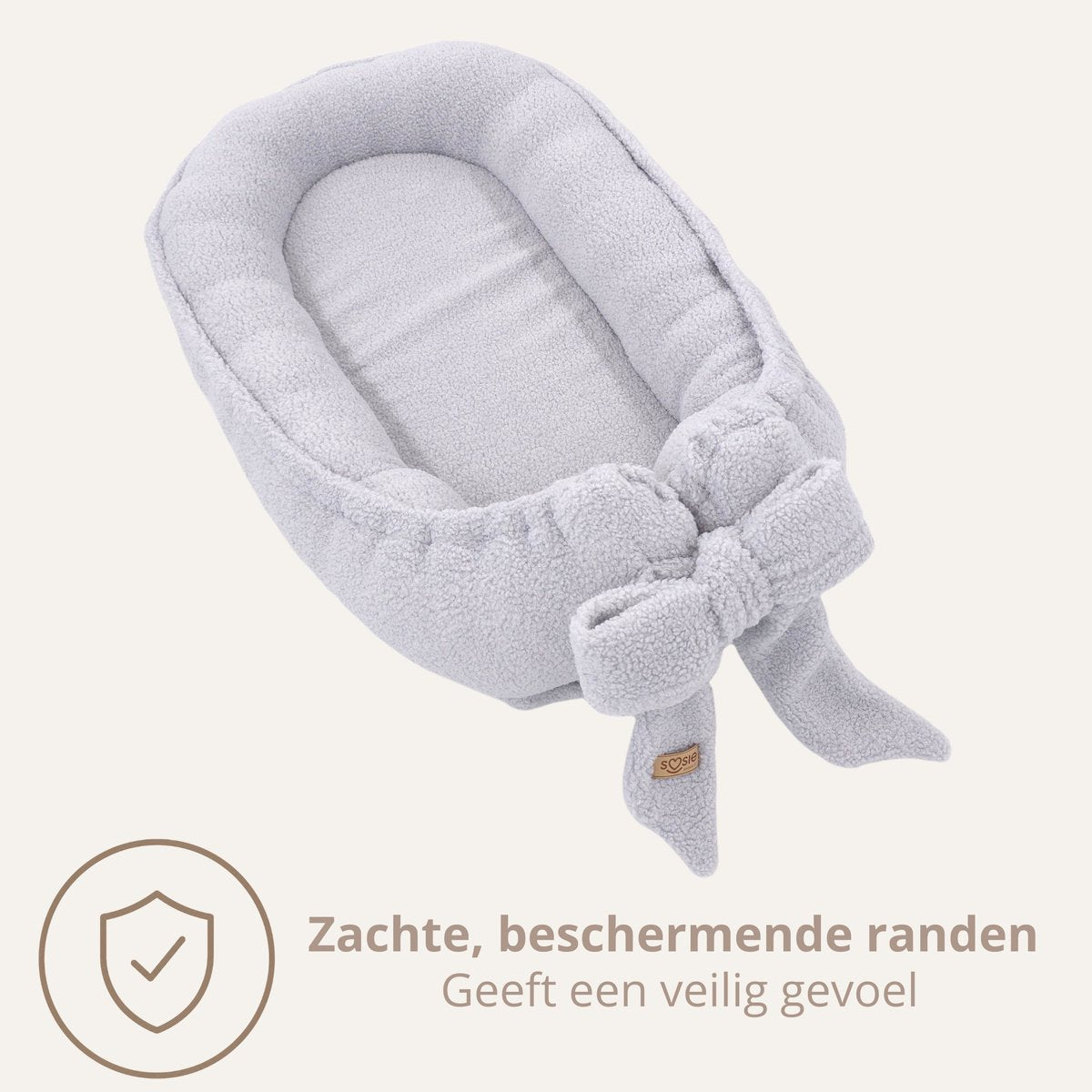 Soosie Teddy Bow babynestje met strik, grijs — zachte beschermende randen