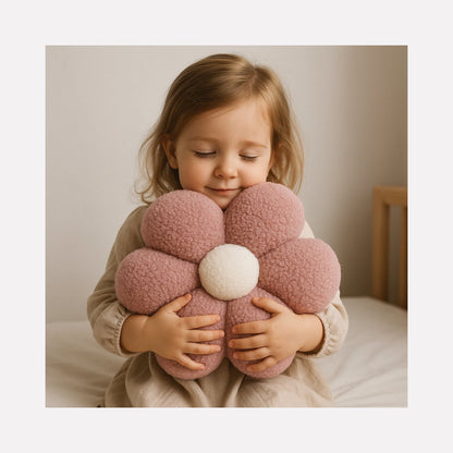 Sierkussen Bloem van teddy bouclé in zacht roze met crème hart, Ø 40 cm