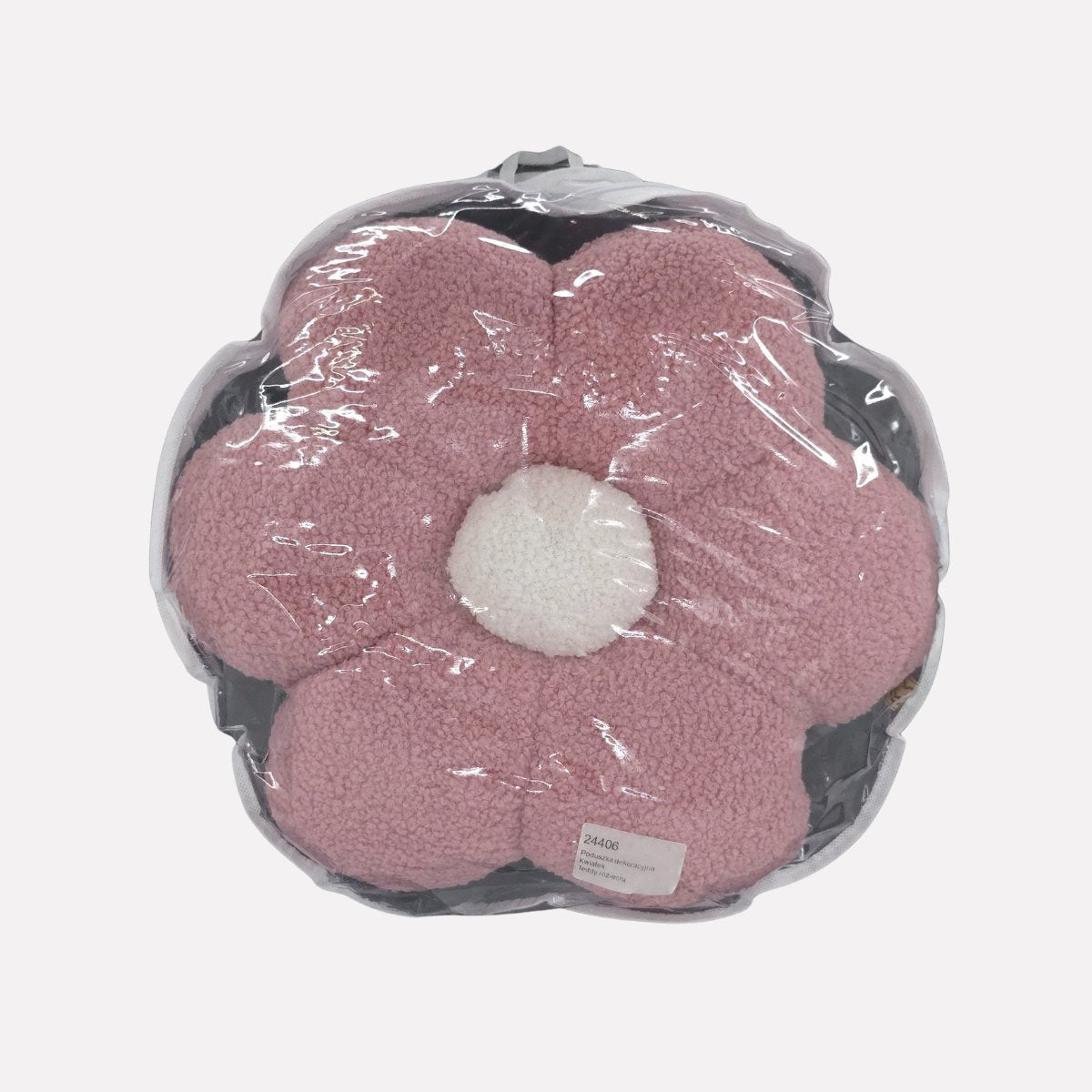 Detail van het zacht roze teddy bouclé bloemkussen met crème hart