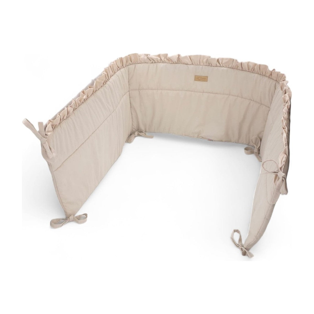 Soosie bedomrander FRILL Beige, zijaanzicht met striklinten