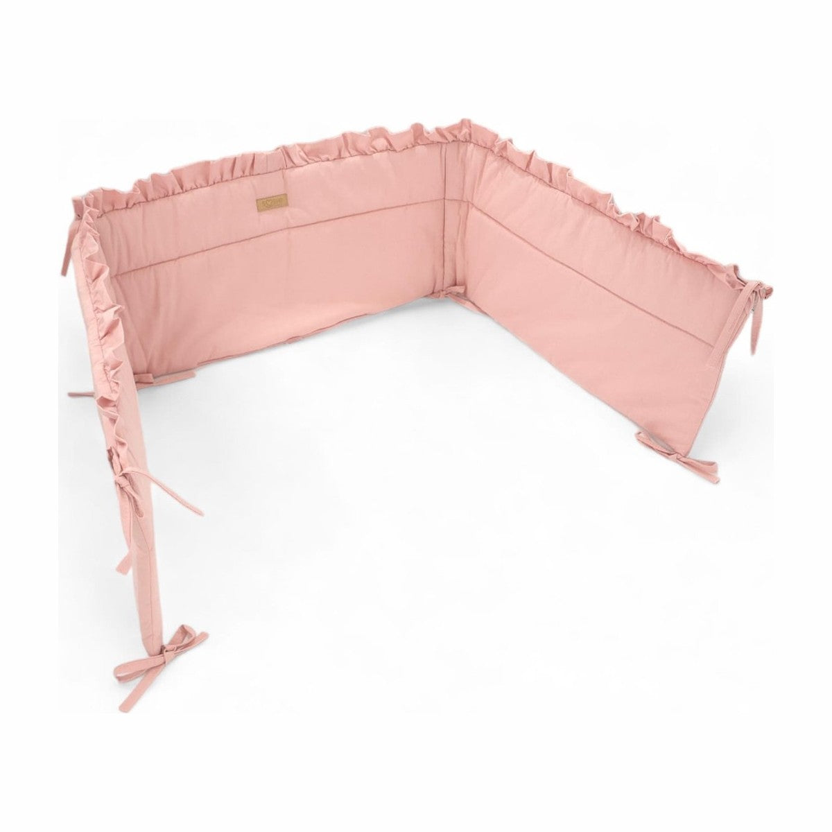 Soosie bedomrander FRILL roze, opgesteld in het ledikant