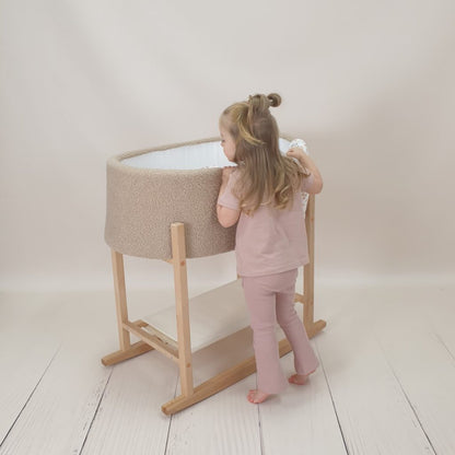 Soosie - Teddy Bouclé - Mozesmand - Baby Wieg met Schommelbasis - Natuurlijk Beukenhout – Beige – 75×36 – Met Matras