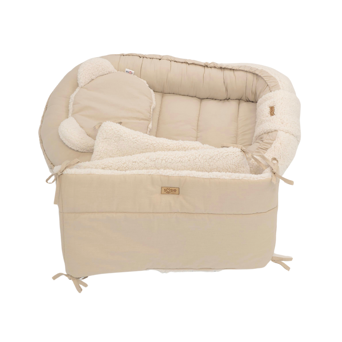 Soosie - Babynestje + Kussentje + Bedomrander — 3-delige set - Teddy Cream / Katoen Beige — Dubbelzijdig — 90×50 cm nest & 180×30 cm bumper — OEKO-TEX