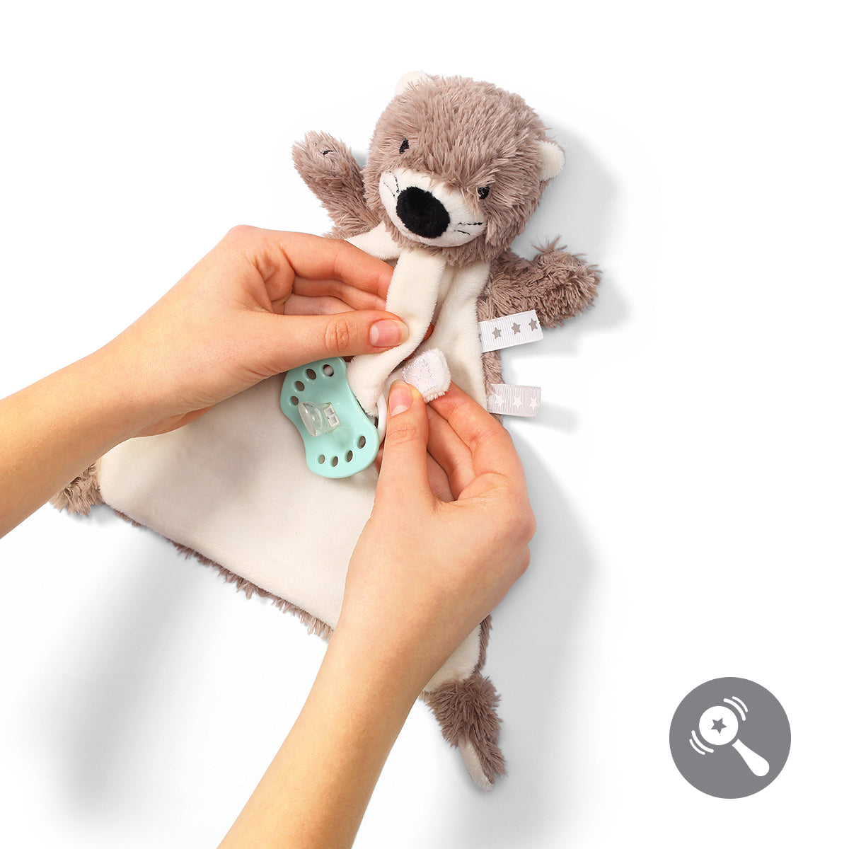 Speenknuffel Otter Maggie met rammelaar, detail