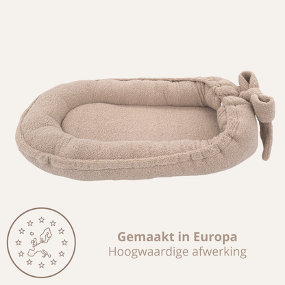Teddy Bow Babynestje – Zacht Teddy Babynest met Uitneembaar Matras en Decoratieve Strik – Beige/Bruin