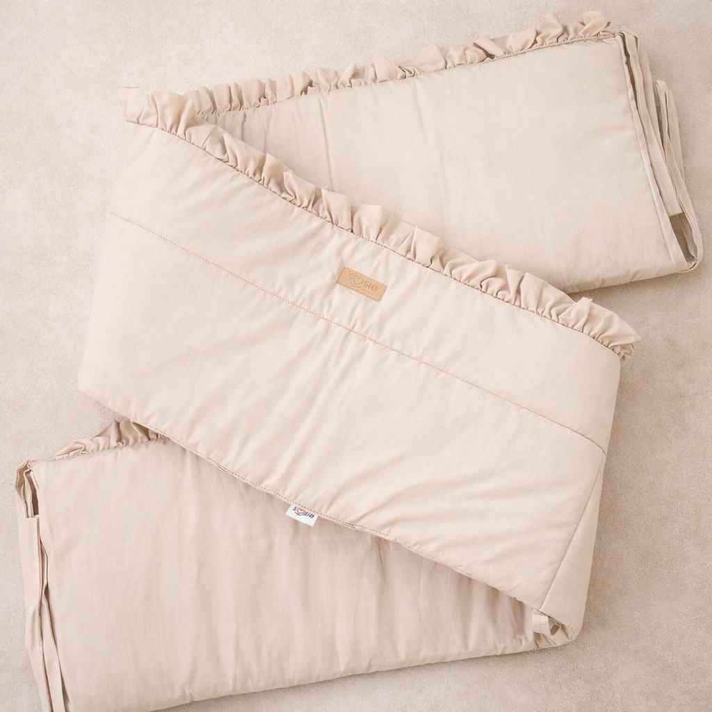 Soosie bedomrander FRILL in beige, met sierlijke ruches, ademend katoen