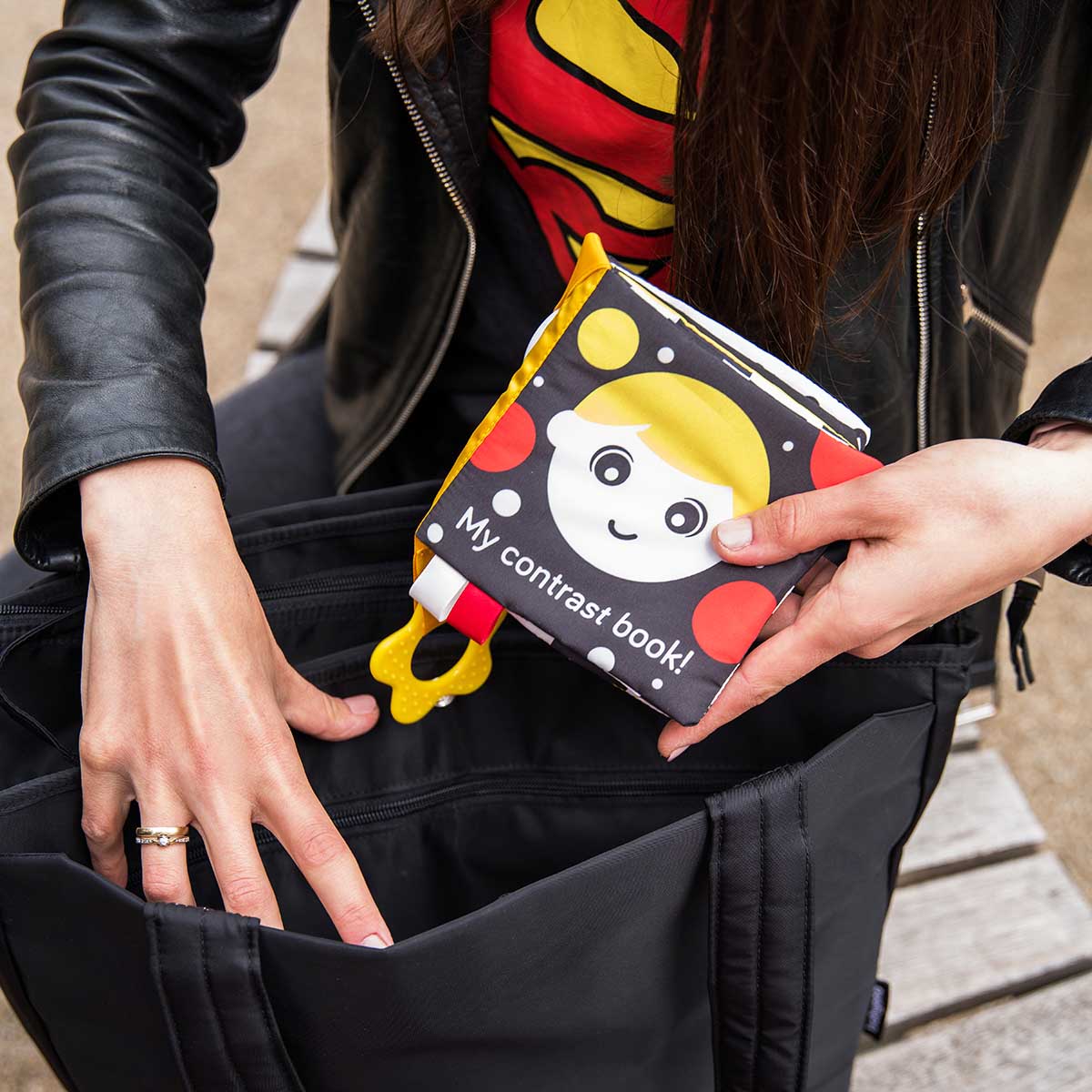 MY CONTRAST BOOK sensorisch babyboekje – contrastboek met bijtring en spiegel – zwart wit speelgoed voor baby’s