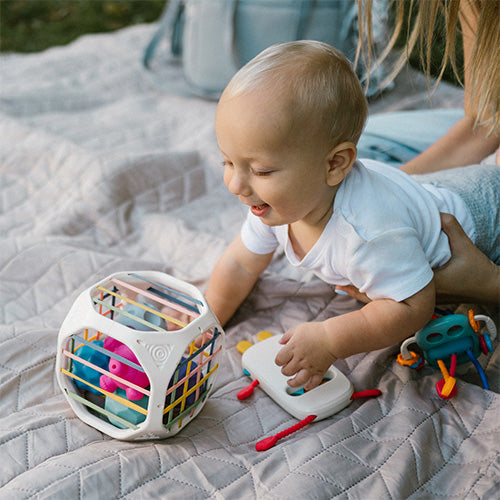 BabyOno Sensory Cube Box met 6 sensorische ballen, educatief speelgoed vanaf 18 maanden