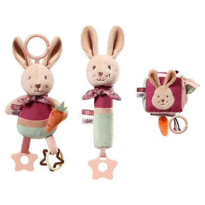 Rabbit Karo set: hangspeeltje, piepknuffel en activiteitenkubus