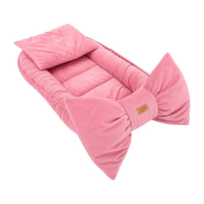Soosie Babynestje Velvet Bow roze, velours babynest met grote strik en kussen, 90x50 cm