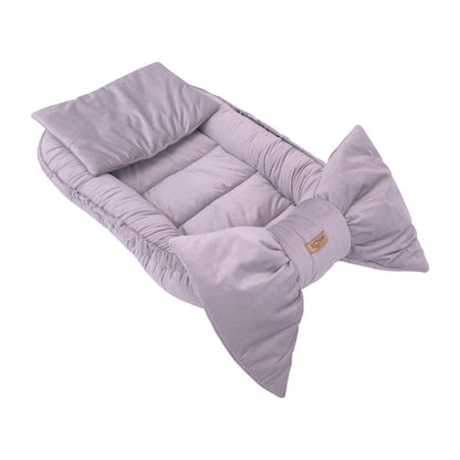 Soosie Babynestje Velvet Bow zacht grijs, velours babynest met grote strik en kussen, 90x50 cm